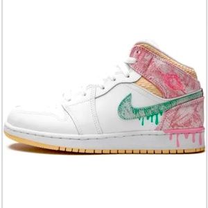 Ice cream jordans barley worn and uncreased!